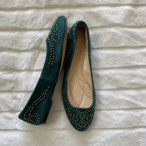 Isola Wn’s Teal Suede Flats w/Gold studs Size 6